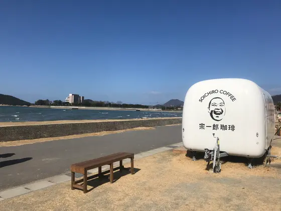 珈琲売りのトラックがいたり