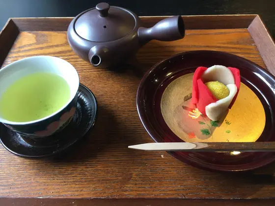 お菓子屋さんでオヤツ。