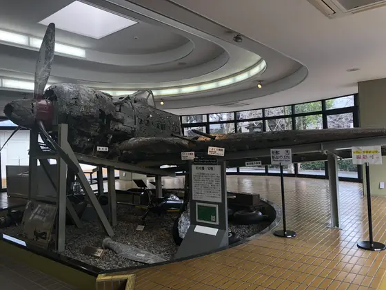 ｪﾝｼﾞﾝﾄﾗﾌﾞﾙで海面に不時着した飛行機