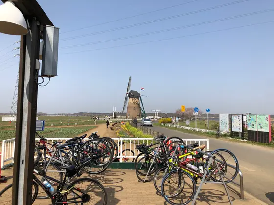 店脇の自転車置き場