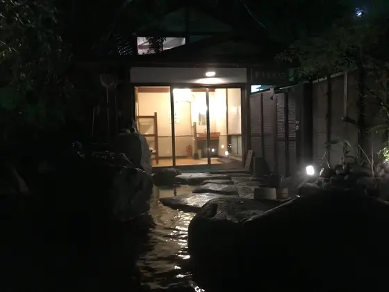 露天風呂脱衣
