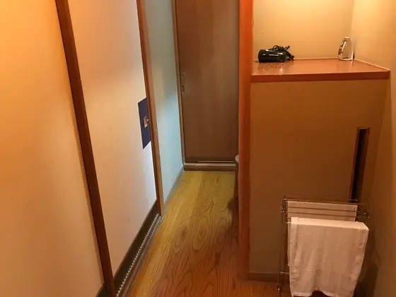 左が本間です。