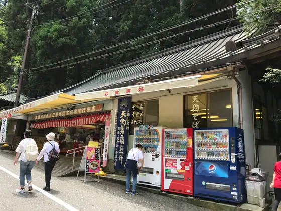 この地点で参道のかなり奥です。