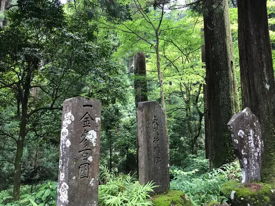 石碑いっぱい