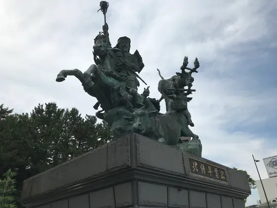 北条早雲公の像