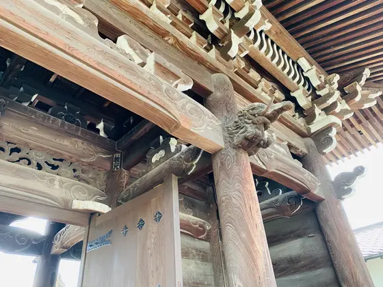 仁王門の裏