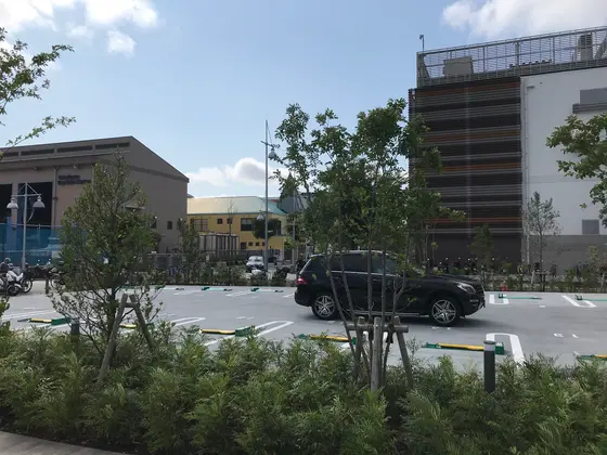 三井アウトレット脇