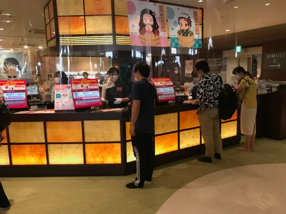 フロントの従業員、愛想悪いです。