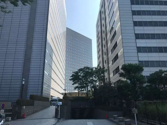 高層ビルの谷間w
