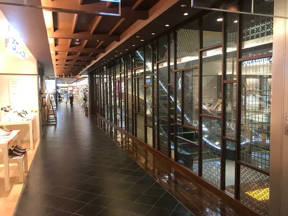立派な駅ビルです。