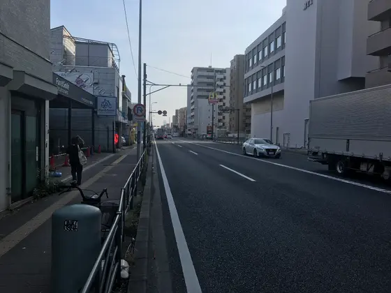 奥に見えるは？
