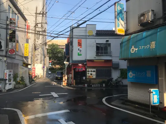 しかし商店街の裏に・・・w
