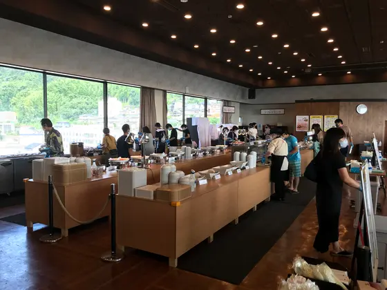 ズラッと並ぶ料理