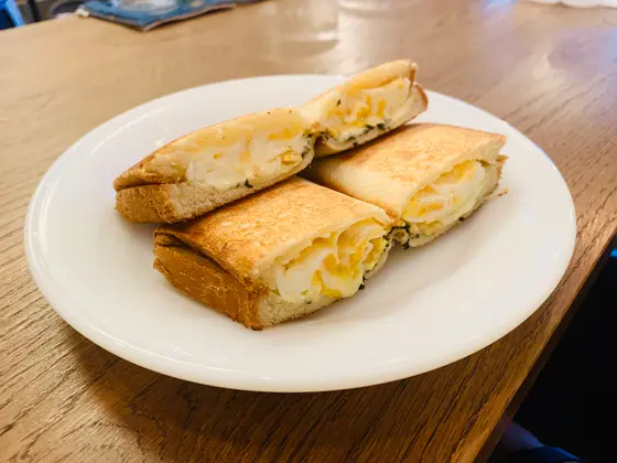 エッグチーズバジル