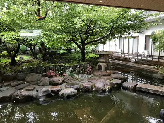非常に手入れされた庭