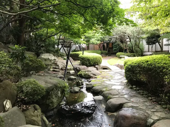 腹ごなしの庭園散策