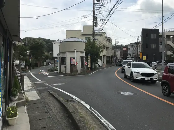 途中にお店もぽちぽち。