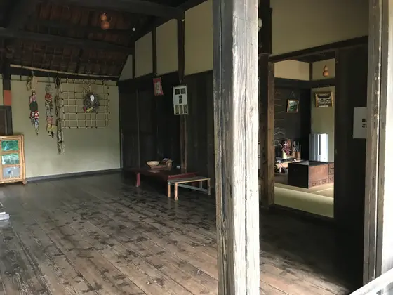 外から内部を観覧