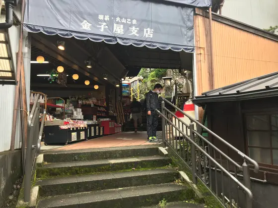 傘はあまり必要ないです。