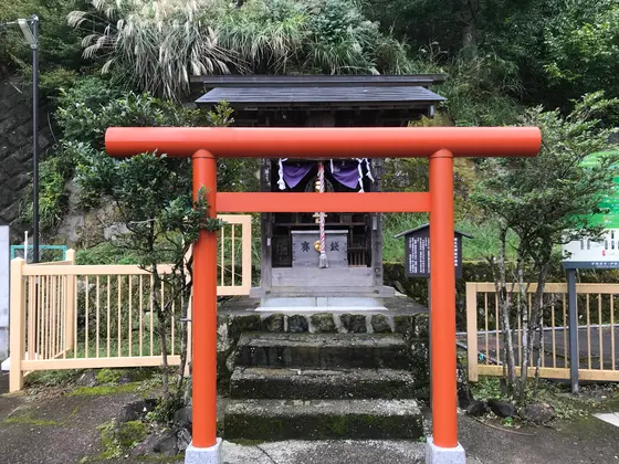 駅前の祠