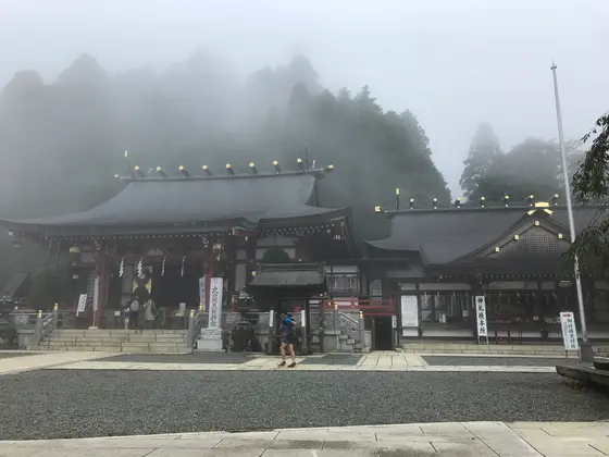 ケーブルカーを利用しないと