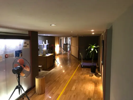 落ち着いた館内