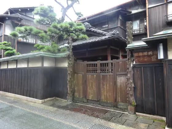 歴史ある元旅館「まのや」のレストラン