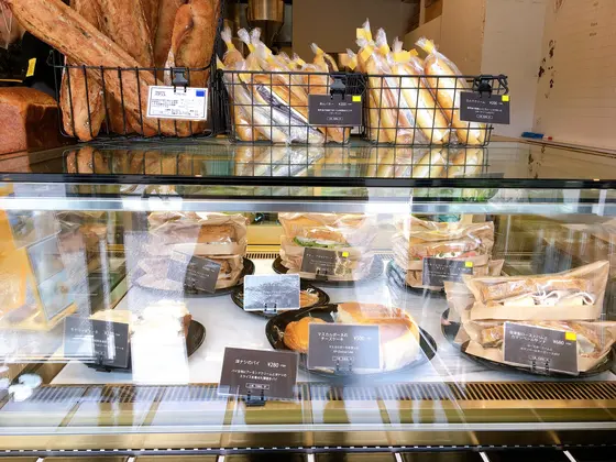 ケーキやサンドウィッチもあります！