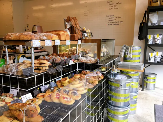 パンは自分で取るスタイル