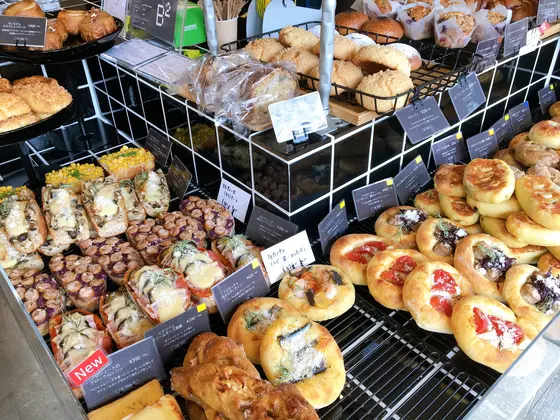 朝はパンの種類も豊富！