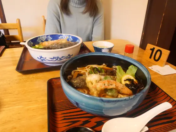 名物の渓流そばと渓流うどん
