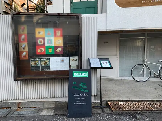 住宅街にたたずむカフェ