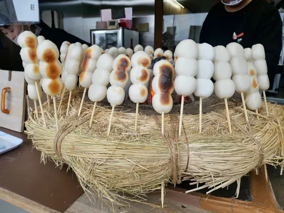 炭火で焼かれています