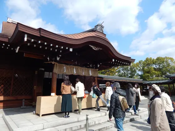 まずは本殿にお参りを