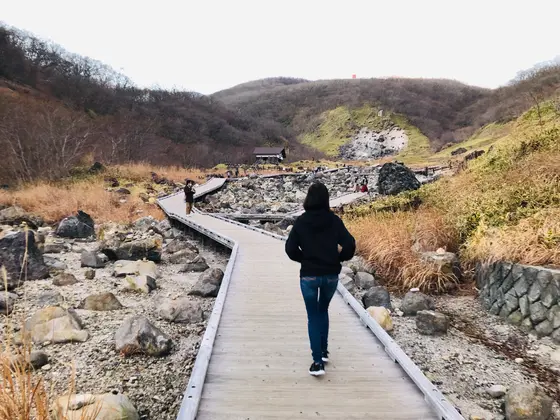 道を歩く