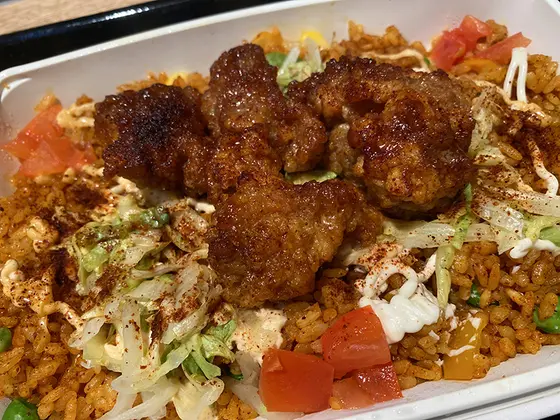 ショップ横にカフェが併設