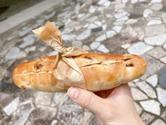 ピーナッツクリーム入りくるみフランスパン