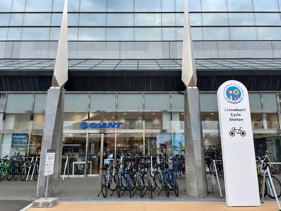 駅前のジャイアントストア
