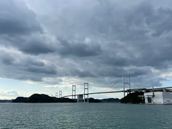 大島側から望む来島海峡大橋￼
