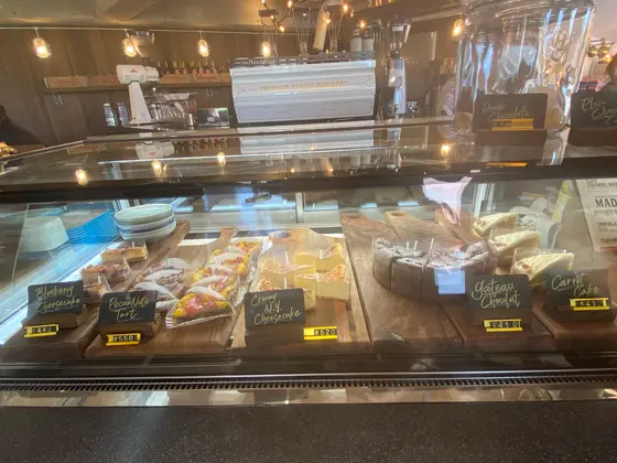 タルトやケーキも美味い