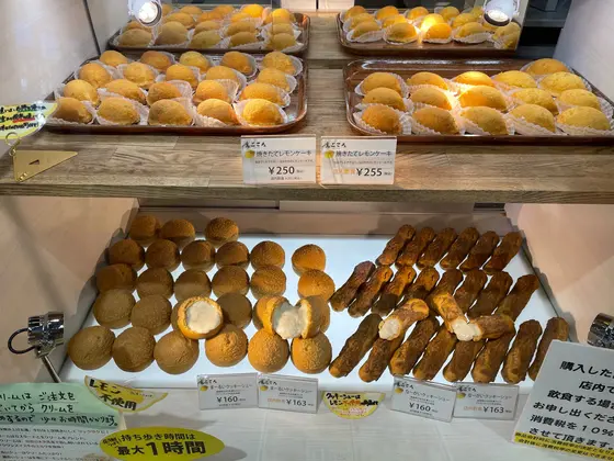 本店限定の焼き立てレモンケーキ