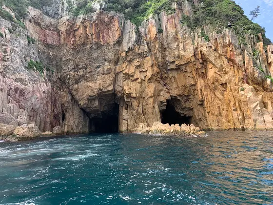 洞窟の中に入ったり、ドキドキが止まりません！