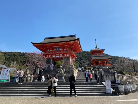 「仁王門」で記念撮影