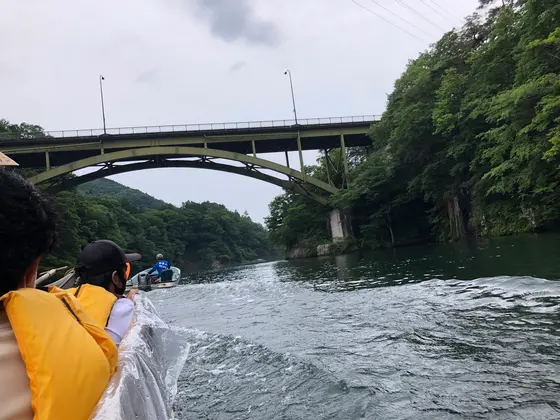 渓谷からの風景　橋