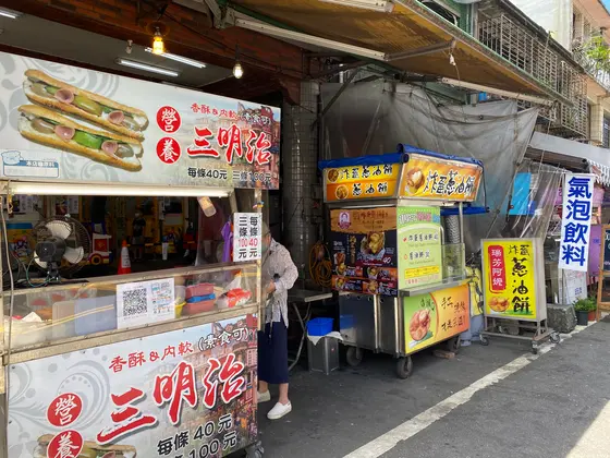 美食広場前
