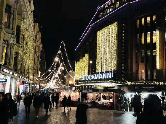 クリスマスシーズンのイルミネーション