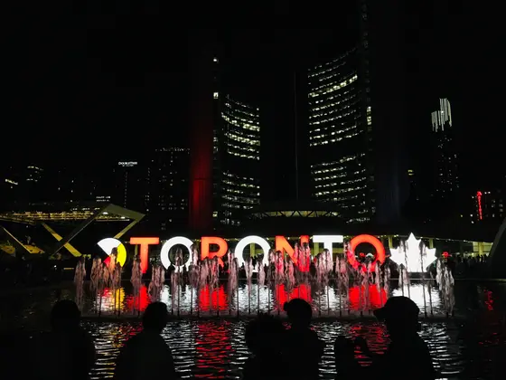 夜のTORONTOサイン
