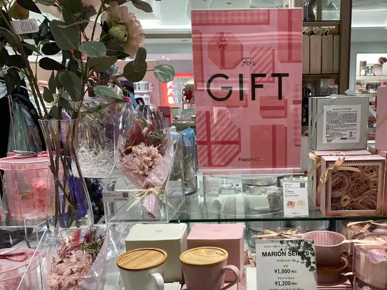 ラッピングも可愛いギフトコーナー