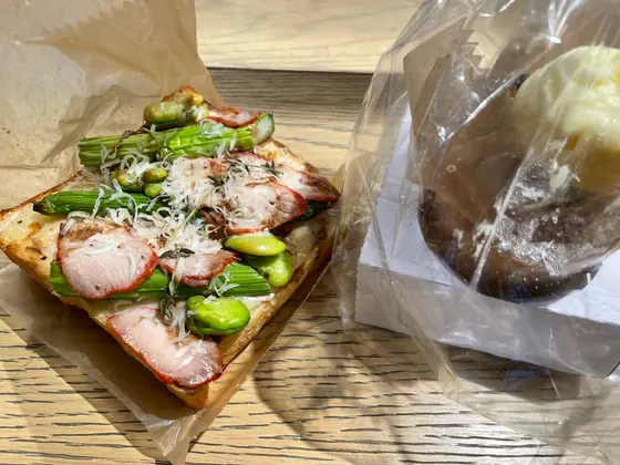 マグロのハムと春野菜のクロックムッシュ・シナモンロール