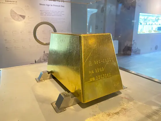 黄金館２階　金塊
